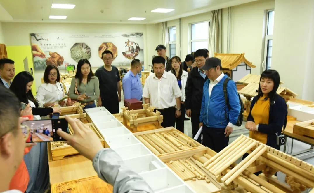 我州开展申报创建世界地质公园专家考察线路踏查活动