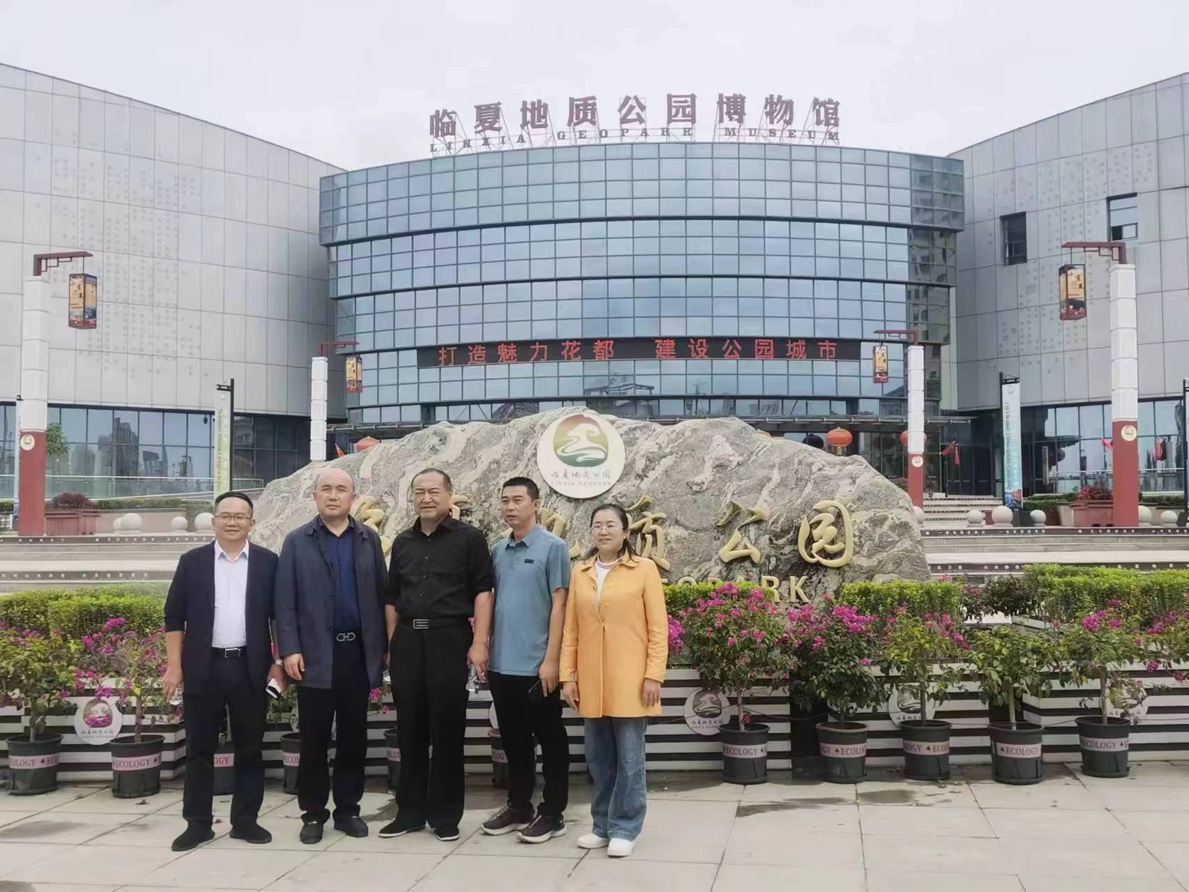 张家界市林业局来临考察世界地质公园建设、遗迹保护等工作