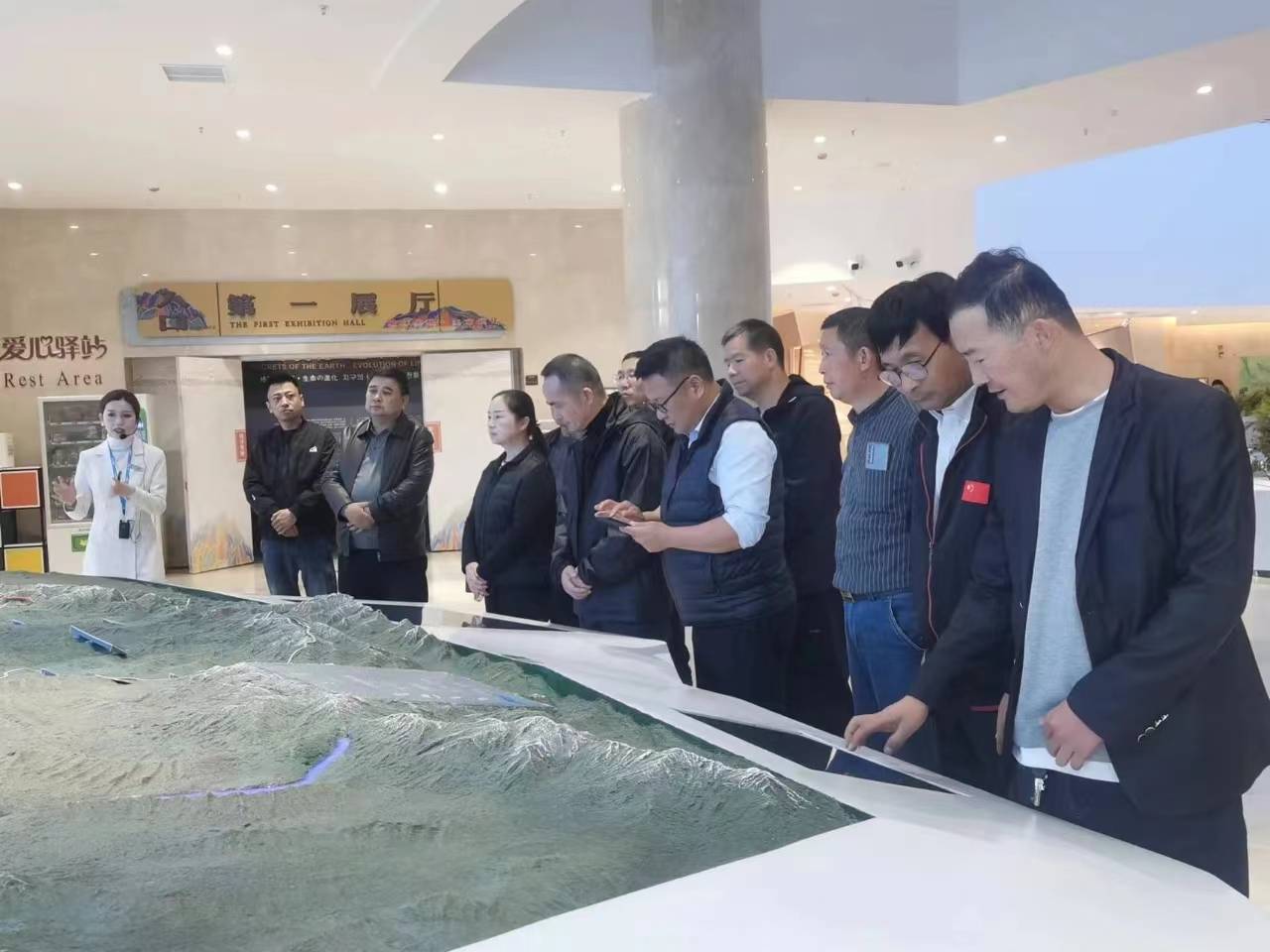 黄冈市来临考察世界地质公园建设、遗迹保护等工作