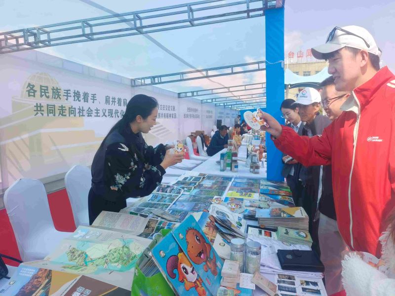临夏世界地质公园参加“河州有礼”全州非遗文创及农特产品展示展销活动