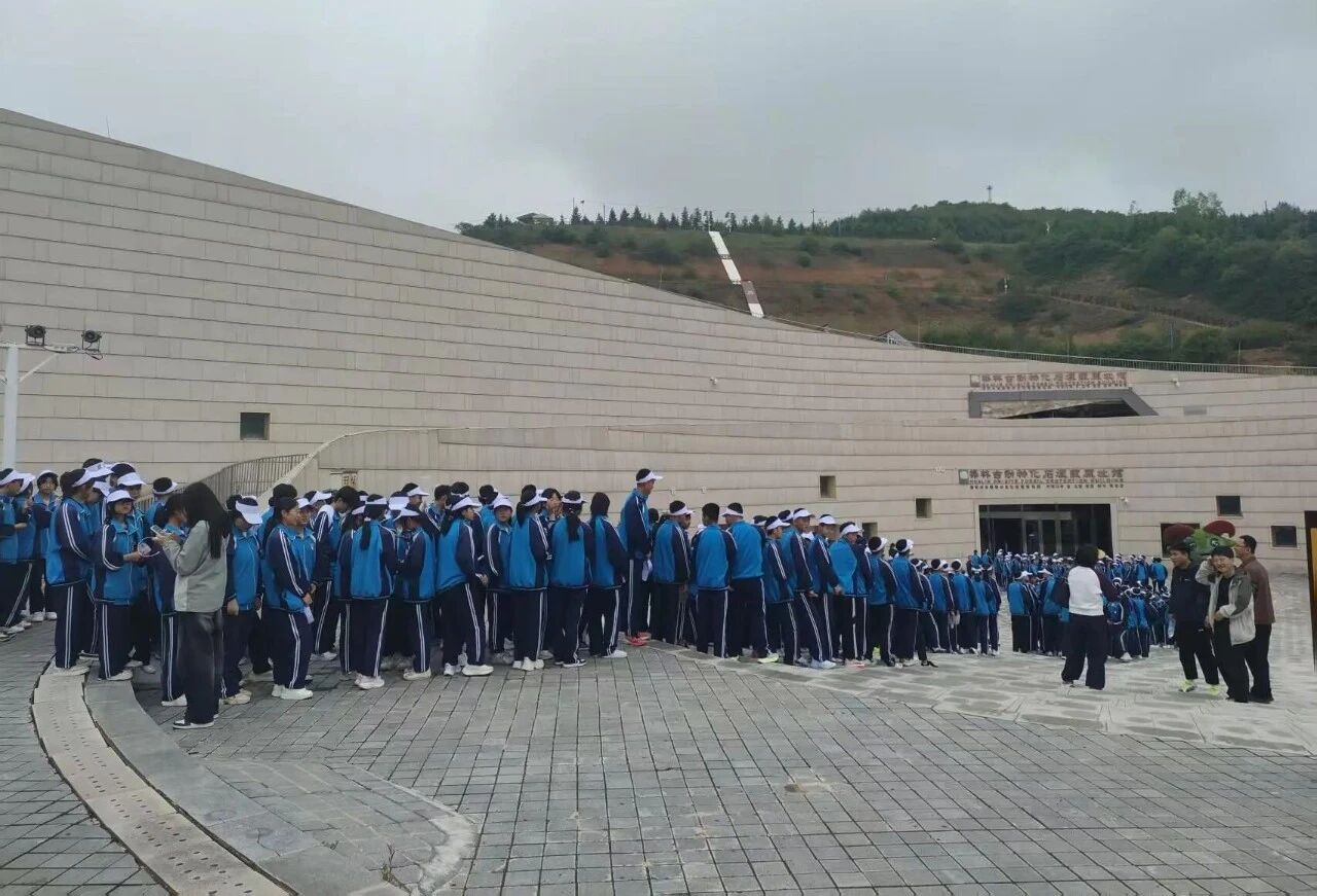 【科普研学】渭源县会川中学师生走进和政万兽谷景区 开展古生物化石研学实践活动